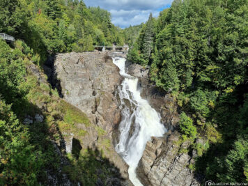 Der 74 Meter hohe Wasserfall
