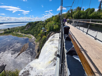 The suspension bridge over the Montmorency waterfall