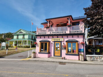 The colorful houses in Tadoussac