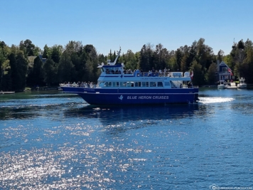 Excursion boat from Blue Heron Cruises