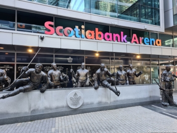Eishockey-Statuen Leafs Legends Row