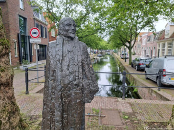 Statue on the canal