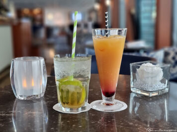Cocktails in der Lounge