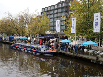 A canal cruise with Blue Boat
