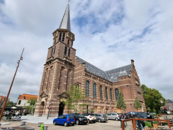 De Grote Kerk & the church square
