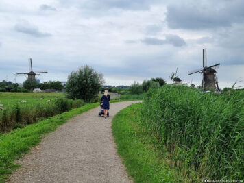 The hiking trail to the windmill
