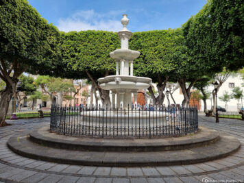 Brunnen auf der Plaza del Adelantado