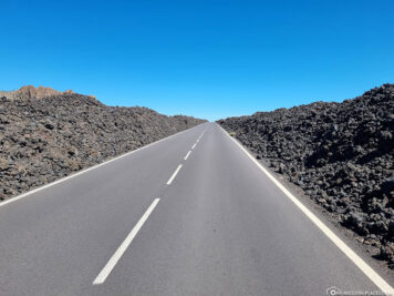 The road TF-38 through old lava fields