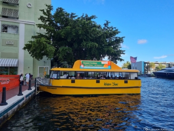 Wasser Taxi in Downtown