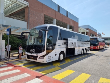 The express bus from the airport to Venice  