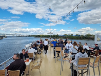 Sightseeing cruise on the St. Lawrence River