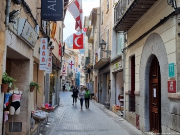 The small shopping street in Soller
