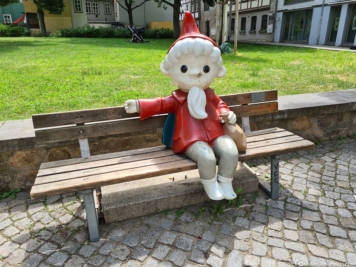 Sandman on a bench in the Kreuzgasse