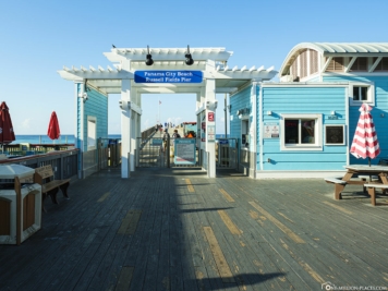 Entrance to Russell Fields City Pier