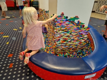 Lego-Bausteine in der Lobby