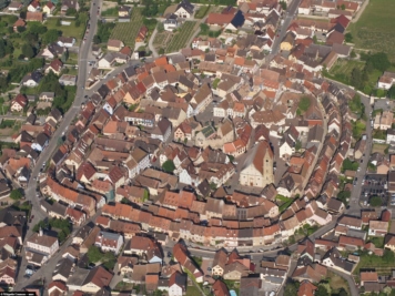 Luftaufnahme der Altstadt von Eguisheim