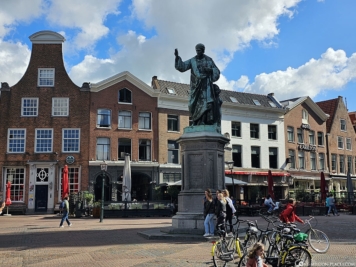 Statue on the Grote Markt