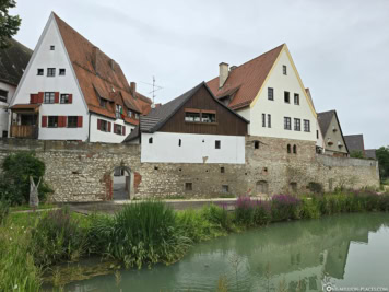 Old city wall & lake stage