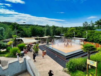 Water playground with 1024 water jets