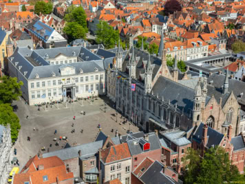 Burgplatz (De Burg) und Rathaus (Stadhuis Brugge)