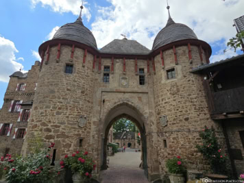 Doppeltürmige Torhaus